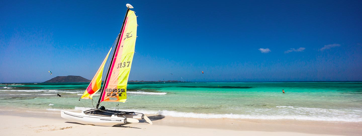 Hobie Cat en la playa